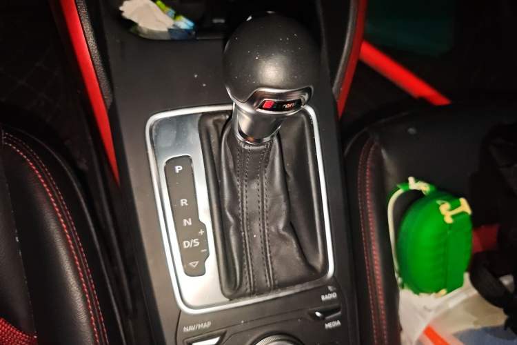 Used Audi Q2L 2018 35 TFSI Fashion Dynamic Version China VI Emission Standard Gear Lever