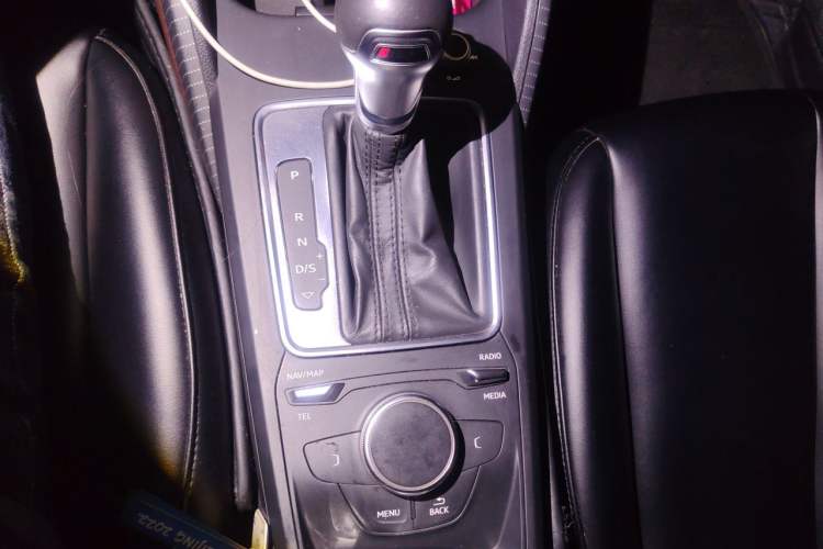 Used Audi Q2L 2018 35 TFSI Launch Exclusive Edition China V Gear Lever