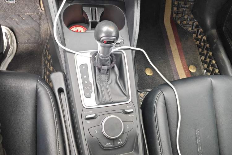 Used Audi Q2L 2018 35 TFSI Launch Exclusive Edition China VI Gear Lever
