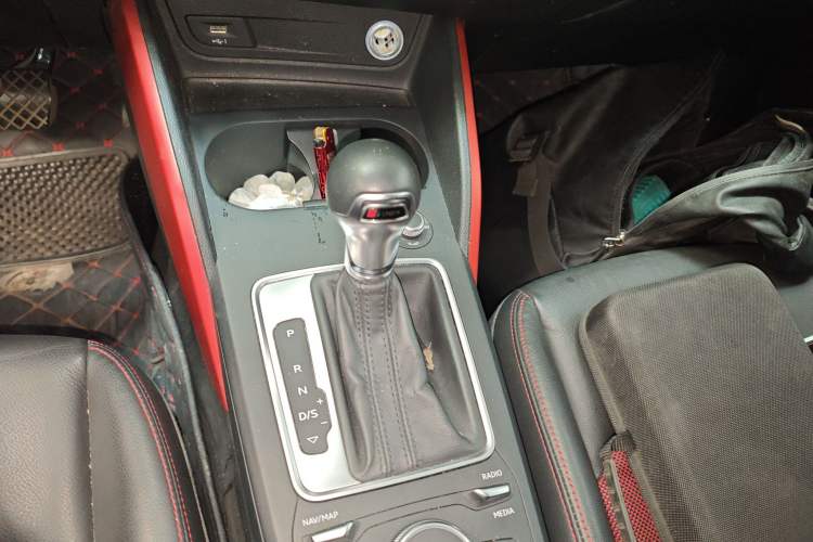 Used Audi Q2L 2018 35 TFSI Fashion Dynamic Version China VI Emission Standard Gear Lever