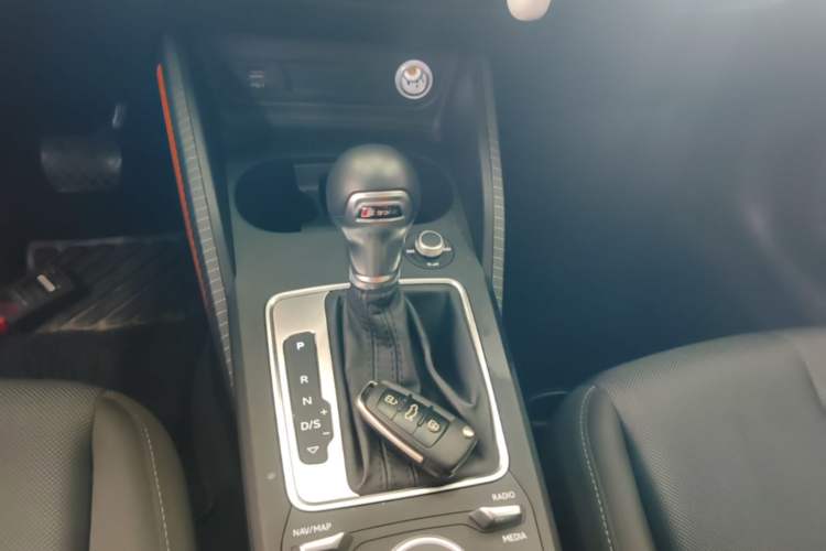 Used Audi Q2L 2018 35 TFSI Launch Exclusive Edition China VI Gear Lever