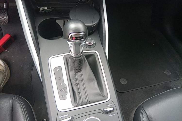Used Audi Q2L 2018 35 TFSI Fashion Elegant Version China V Gear Lever