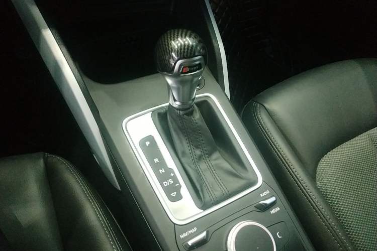 Used Audi Q2L 2018 35 TFSI Fashionable & Elegant Version China VI Emission Standard Gear Lever