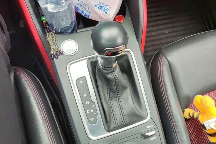 Used Audi Q2L 2018 35 TFSI Fashion Dynamic Version China V Emission Standard Gear Lever