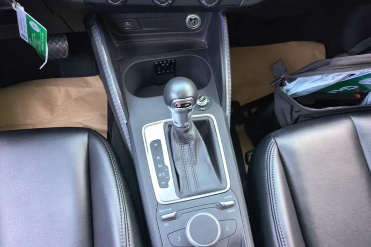 Used Audi Q2L 2018 35 TFSI Launch Exclusive Edition China VI Gear Lever