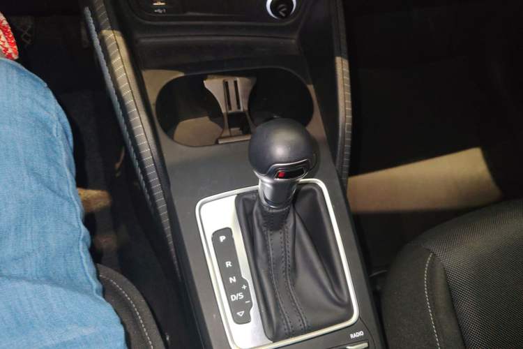 Used Audi Q2L 2018 35 TFSI Launch Exclusive Edition China VI Gear Lever