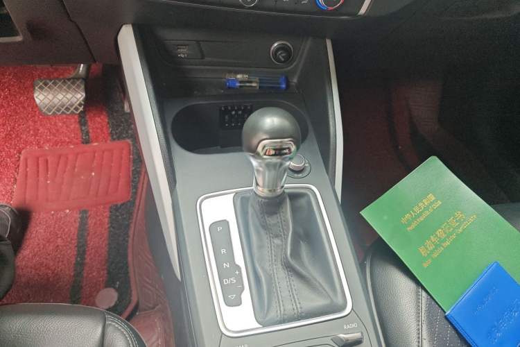 Used Audi Q2L 2018 35 TFSI Fashionable & Elegant Version China VI Emission Standard Gear Lever