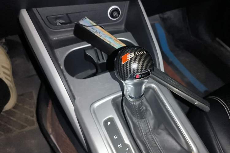 Used Audi Q2L 2018 35 TFSI Fashion Elegant Version China V Gear Lever