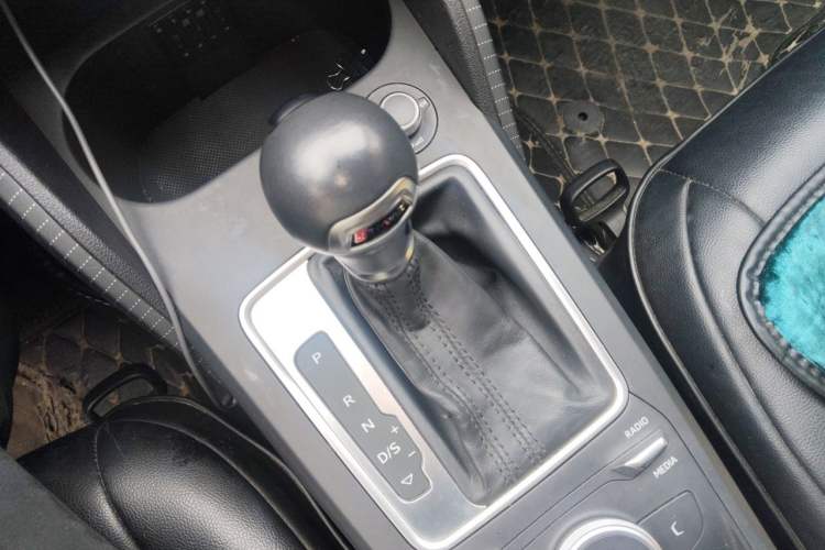 Used Audi Q2L 2018 35 TFSI Launch Exclusive Edition China V Gear Lever