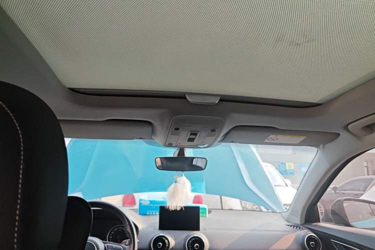 Used Audi Q2L 2018 35 TFSI Launch Exclusive Edition China VI Headliner