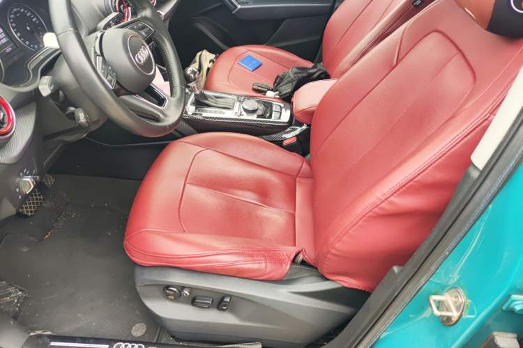 Used Audi Q2L 2018 35 TFSI Launch Exclusive Edition China VI Left Front Seat