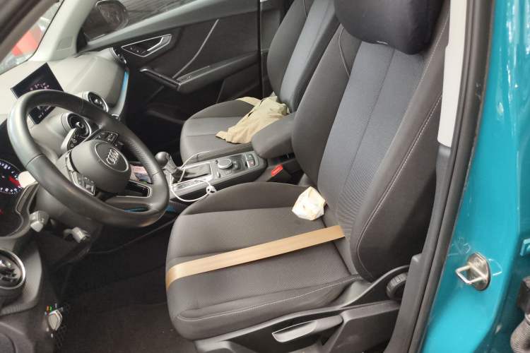 Used Audi Q2L 2018 35 TFSI Launch Exclusive Edition China VI Left Front Seat