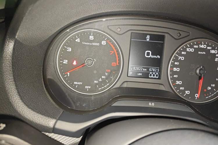Used Audi Q2L 2018 35 TFSI Launch Exclusive Edition China V Odometer Close Up