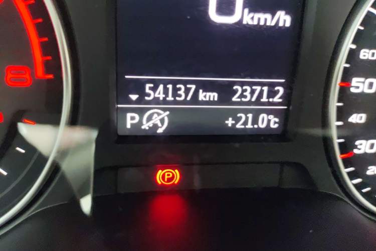 Used Audi Q2L 2018 35 TFSI Fashion Dynamic Version China V Emission Standard Odometer Close Up