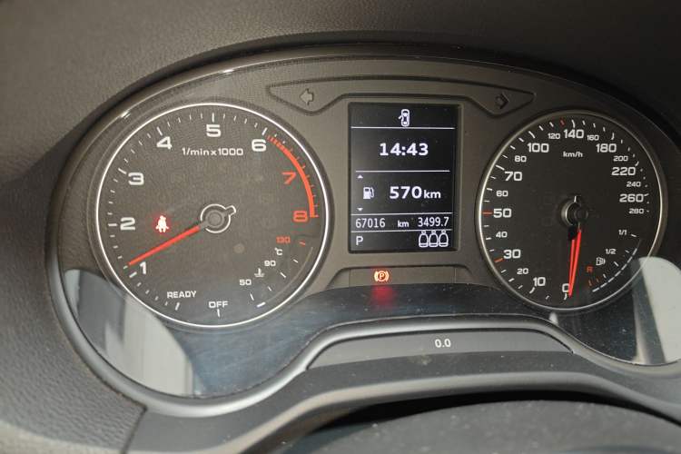 Used Audi Q2L 2018 35 TFSI Launch Exclusive Edition China VI Odometer Close Up