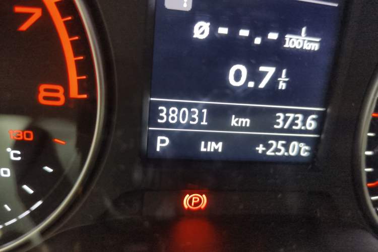 Used Audi Q2L 2018 35 TFSI Launch Exclusive Edition China VI Odometer Close Up
