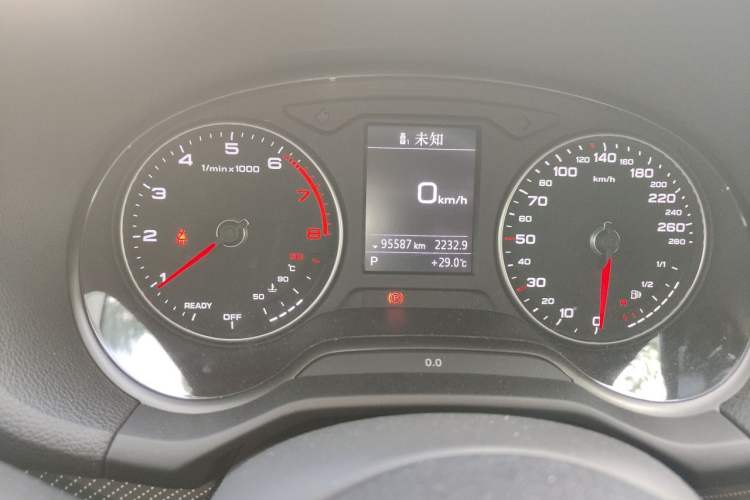 Used Audi Q2L 2018 35 TFSI Fashion Dynamic Version China V Emission Standard Odometer Close Up