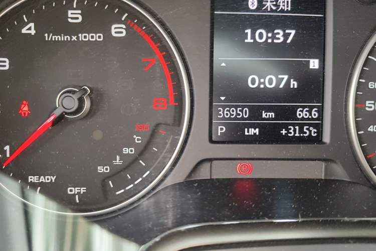 Used Audi Q2L 2018 35 TFSI Launch Exclusive Edition China V Odometer Close Up