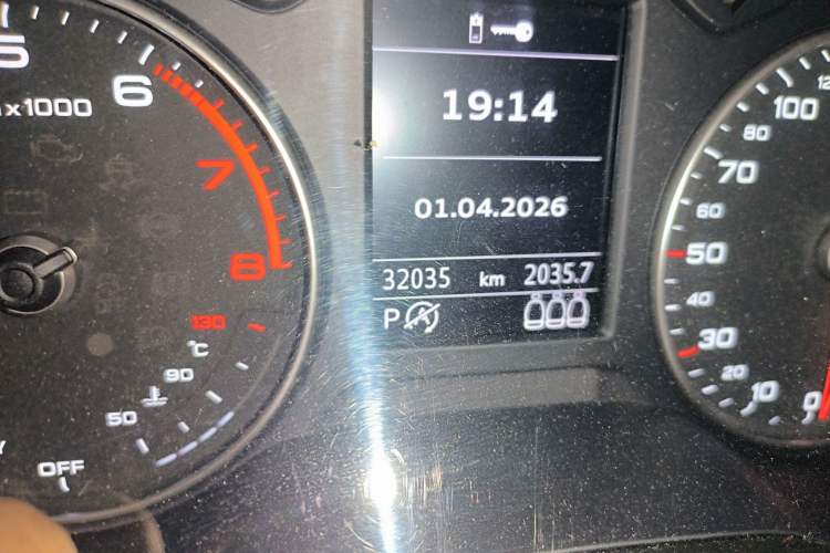 Used Audi Q2L 2018 35 TFSI Fashion Elegant Version China V Odometer Close Up