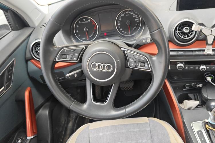 Used Audi Q2L 2018 35 TFSI Fashionable & Elegant Version China VI Emission Standard Steering Wheel