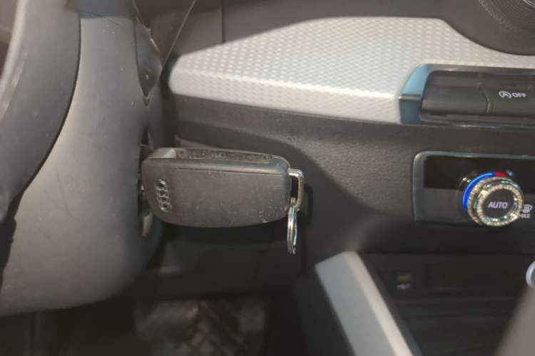 Used Audi Q2L 2018 35 TFSI Fashionable & Elegant Version China VI Emission Standard Vehicle Key