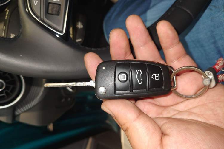 Used Audi Q2L 2018 35 TFSI Launch Exclusive Edition China VI Vehicle Key