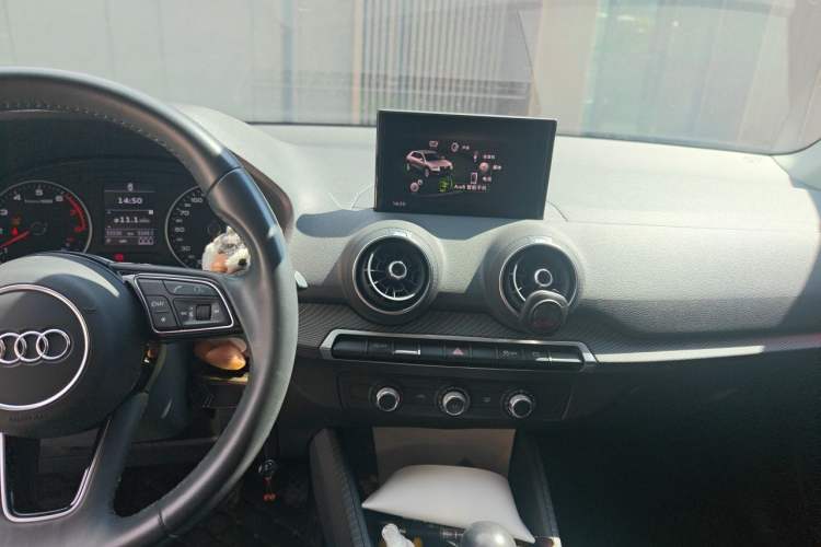 Used Audi Q2L 2018 35 TFSI Launch Exclusive Edition China VI Audio And AC Panel