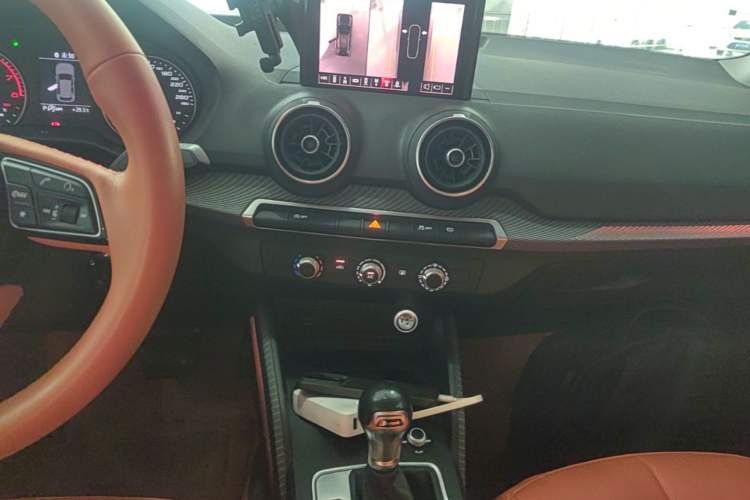 Used Audi Q2L 2018 35 TFSI Launch Exclusive Edition China VI Audio And AC Panel