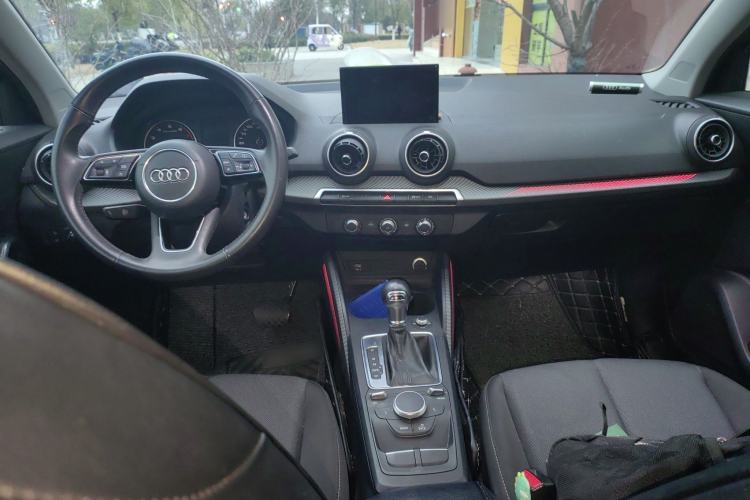 Used Audi Q2L 2018 35 TFSI Launch Exclusive Edition China VI Center Console