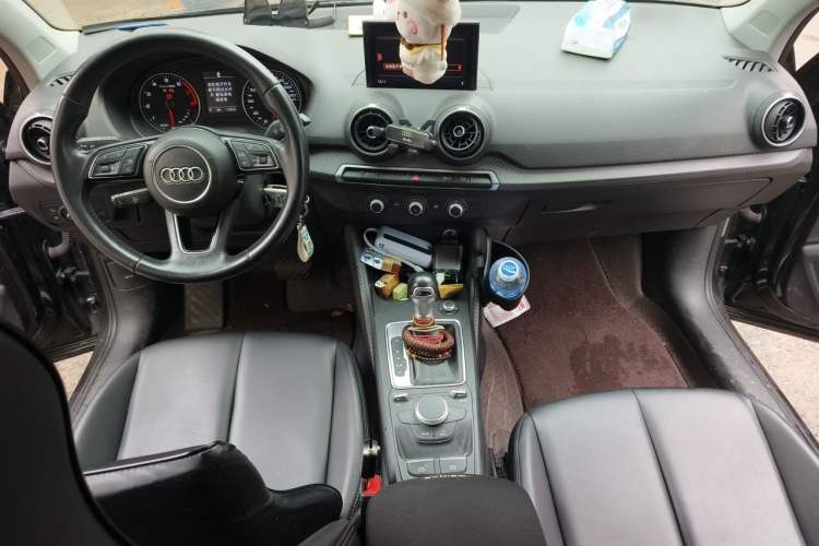 Used Audi Q2L 2018 35 TFSI Launch Exclusive Edition China VI Center Console