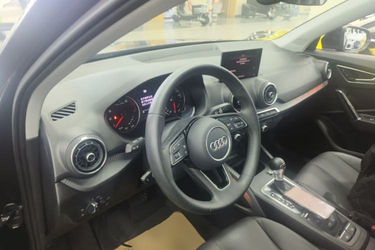 Used Audi Q2L 2018 35 TFSI Launch Exclusive Edition China V Center Console