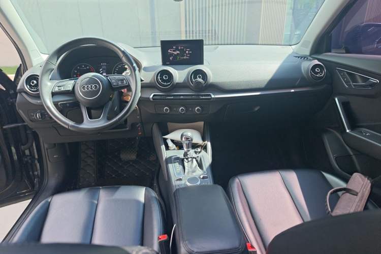 Used Audi Q2L 2018 35 TFSI Launch Exclusive Edition China VI Center Console