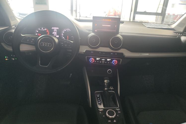 Used Audi Q2L 2018 35 TFSI Fashionable & Elegant Version China VI Emission Standard Center Console