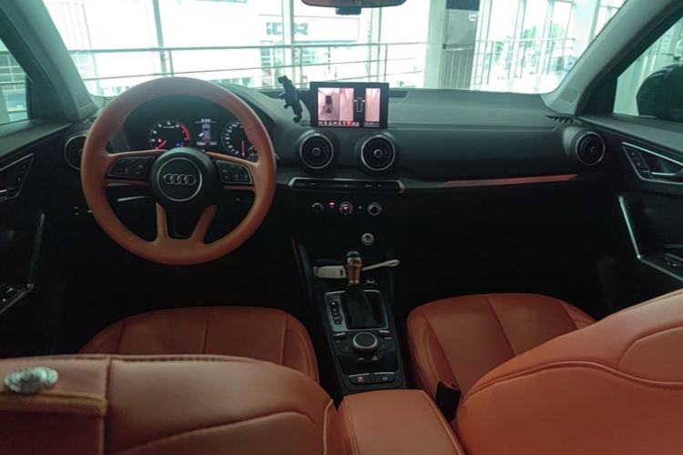 Used Audi Q2L 2018 35 TFSI Launch Exclusive Edition China VI Center Console