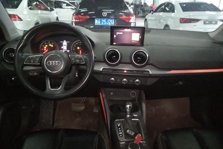 Used Audi Q2L 2018 35 TFSI Launch Exclusive Edition China VI Center Console