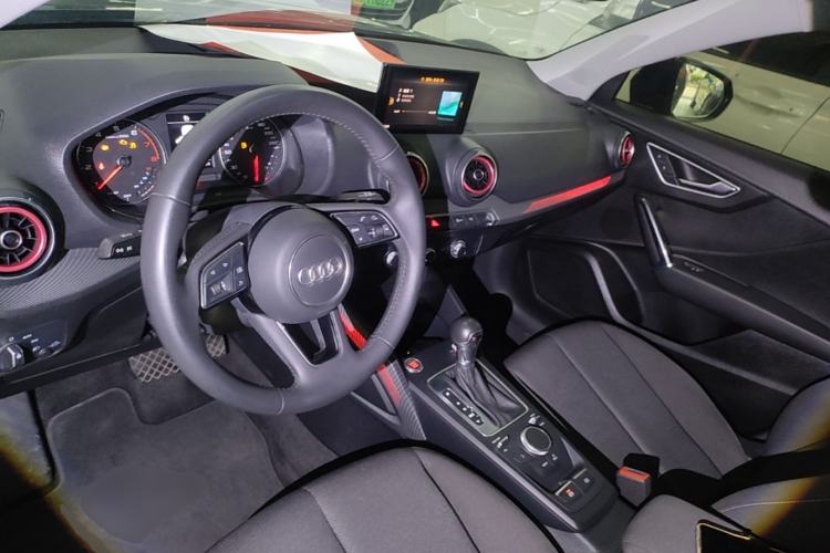 Used Audi Q2L 2018 35 TFSI Launch Exclusive Edition China VI Center Console