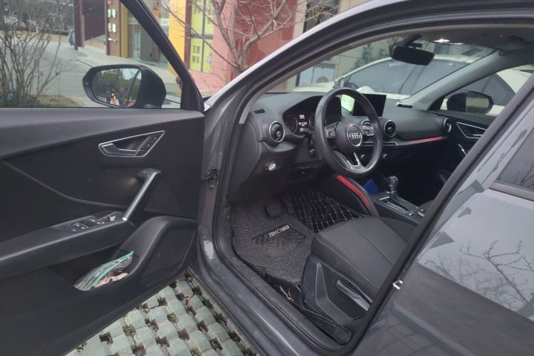 Used Audi Q2L 2018 35 TFSI Launch Exclusive Edition China VI Driver Seat