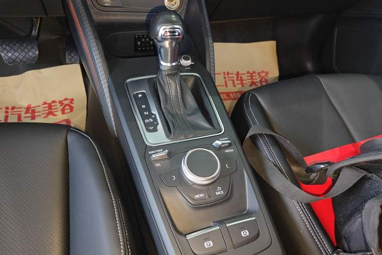 Used Audi Q2L 2018 35 TFSI Launch Exclusive Edition China VI Gear Lever