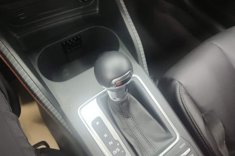 Used Audi Q2L 2018 35 TFSI Launch Exclusive Edition China V Gear Lever