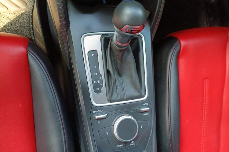 Used Audi Q2L 2018 35 TFSI Launch Exclusive Edition China VI Gear Lever