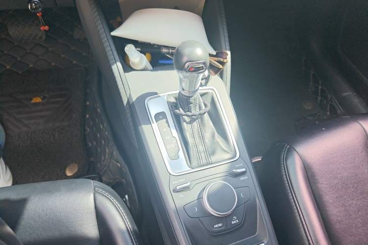 Used Audi Q2L 2018 35 TFSI Launch Exclusive Edition China VI Gear Lever