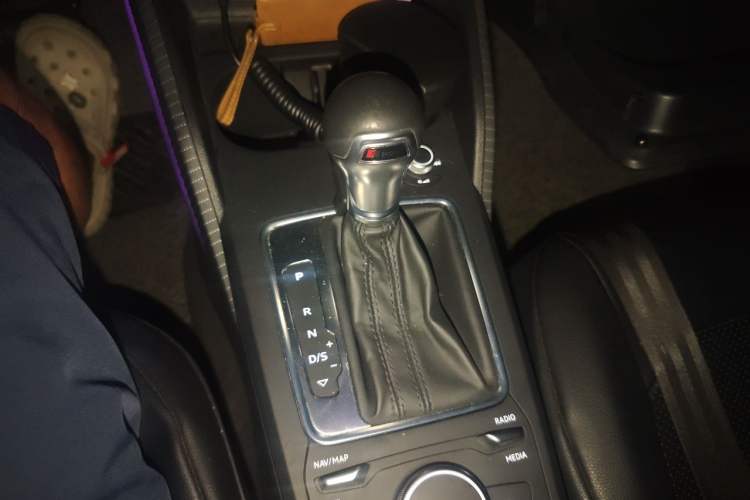Used Audi Q2L 2018 35 TFSI Launch Exclusive Edition China VI Gear Lever