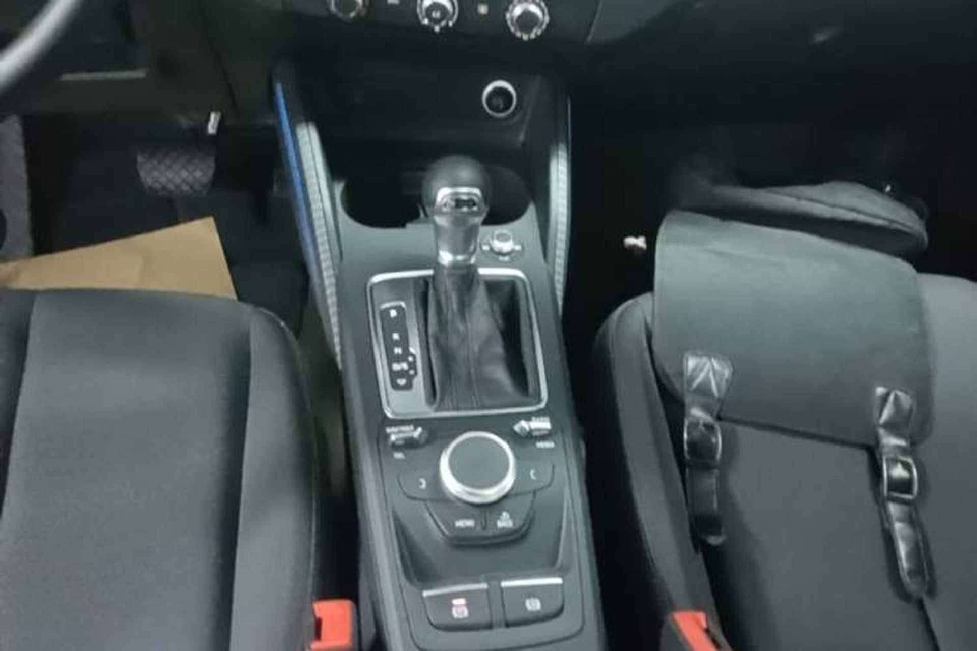 Used Audi Q2L 2018 35 TFSI Launch Exclusive Edition China VI Gear Lever
