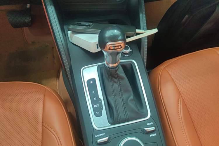 Used Audi Q2L 2018 35 TFSI Launch Exclusive Edition China VI Gear Lever