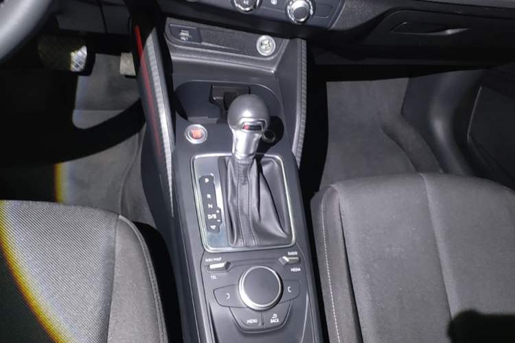 Used Audi Q2L 2018 35 TFSI Launch Exclusive Edition China VI Gear Lever