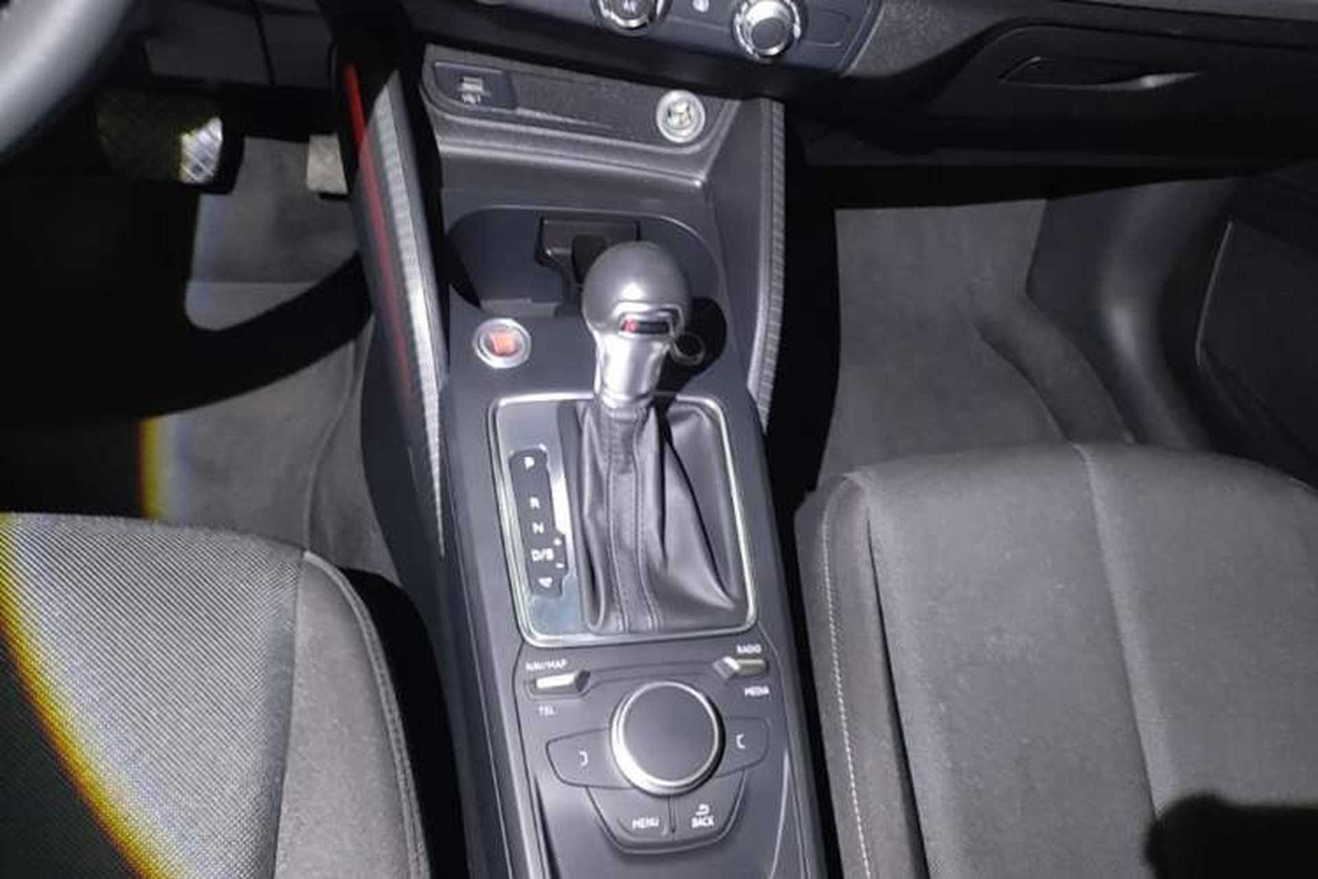 Used Audi Q2L 2018 35 TFSI Launch Exclusive Edition China VI Gear Lever