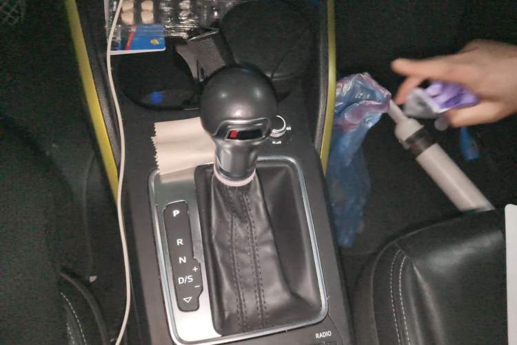 Used Audi Q2L 2018 35 TFSI Fashion Dynamic Version China VI Emission Standard Gear Lever