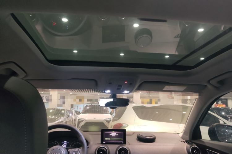 Used Audi Q2L 2018 35 TFSI Fashion Elegant Version China V Headliner