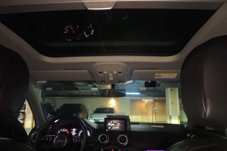 Used Audi Q2L 2018 35 TFSI Launch Exclusive Edition China VI Headliner