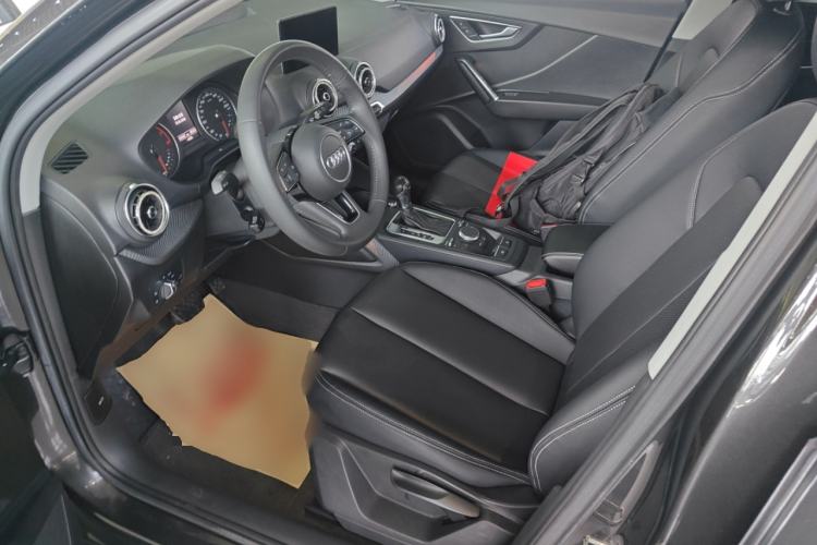 Used Audi Q2L 2018 35 TFSI Launch Exclusive Edition China VI Left Front Seat